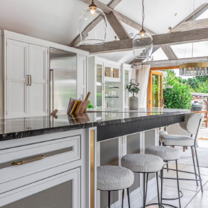 BESPOKE HARDWARE FOR A BESPOKE KITCHEN